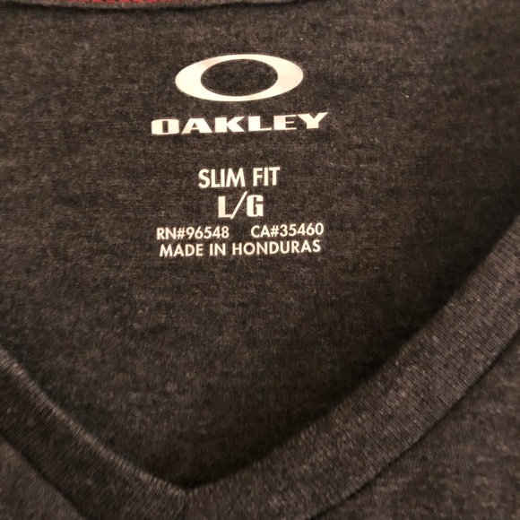 Men’s Oakley V neck - Picture 4 of 4